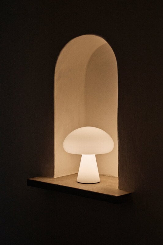 GUBI Obello portable table lamp, pearl white, decoration image