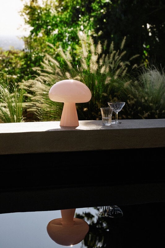 GUBI Obello portable table lamp, powder pink, decoration image