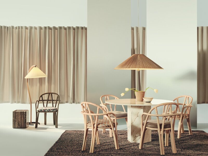 GUBI Sillón de comedor Bistra, ratán lacado natural - Reales Pattern 002, imagen de decoración