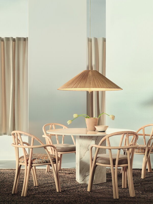 GUBI Sillón de comedor Bistra, ratán lacado natural - Reales Pattern 002, imagen de decoración