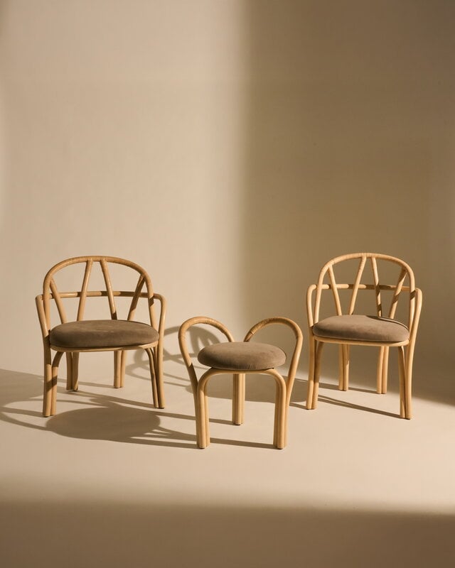 GUBI Bistra stool, olive stained rattan - Fustagno 003, decoration image