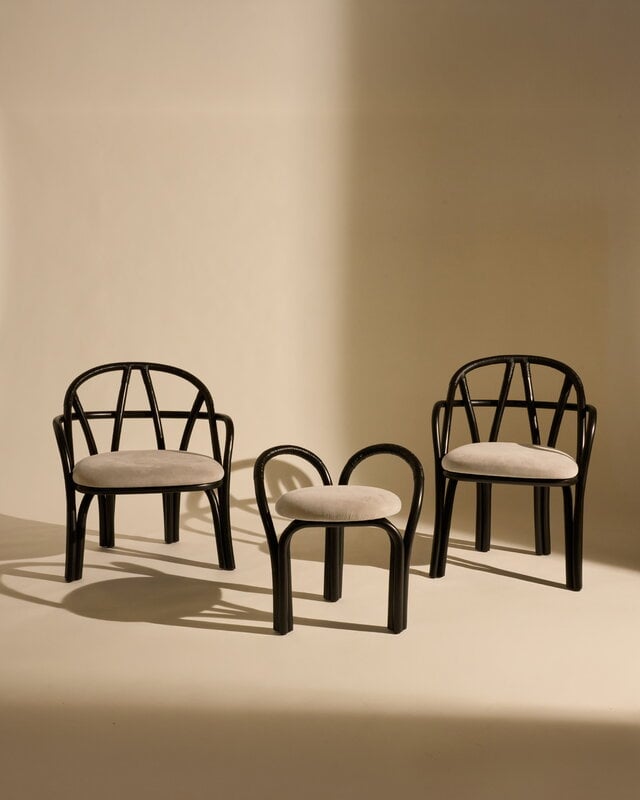 GUBI Bistra stool, ebony painted rattan - Fustagno 001, decoration image