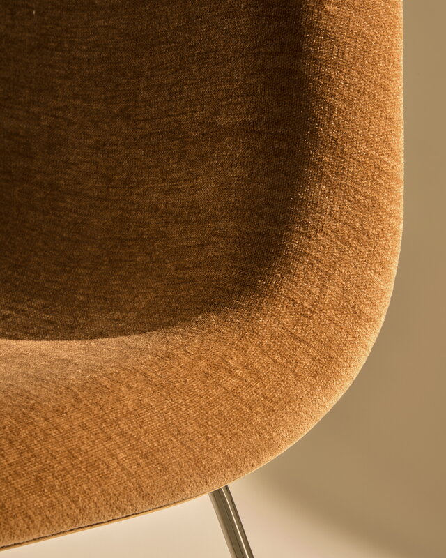 GUBI 3D dining chair, sledge base, stainless steel - walnut -Dedar Belsuede 132, decoration image