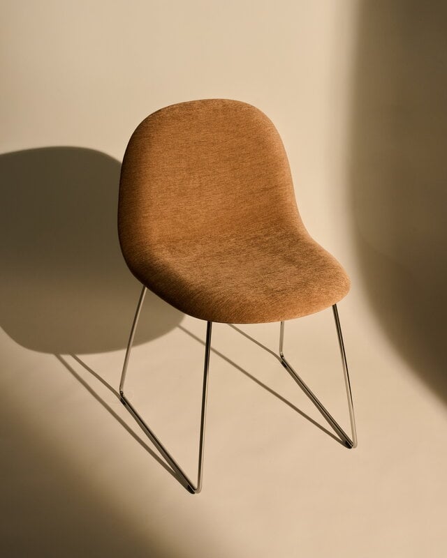 GUBI 3D dining chair, sledge base, stainless steel - walnut -Dedar Belsuede 132, decoration image
