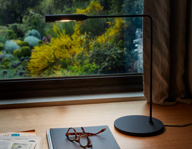 Lumina Flo Desk pöytävalaisin, matta valkoinen, sisustuskuva