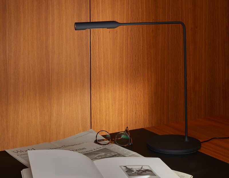 Lumina Flo Desk pöytävalaisin, matta valkoinen, sisustuskuva