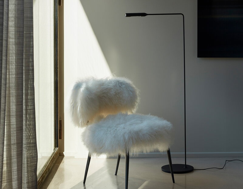 Lumina Flo Floor lamp, black soft-touch, decoration image