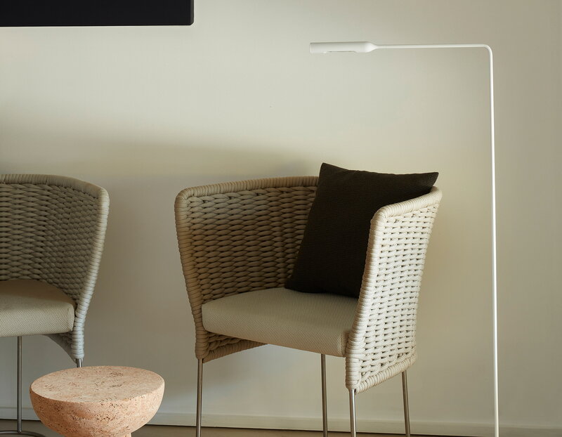 Lumina Flo Floor lamp, black soft-touch, decoration image