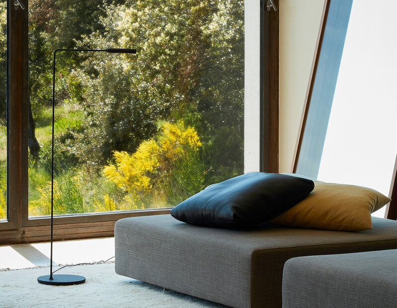 Lumina Flo Floor lamp, black soft-touch, decoration image