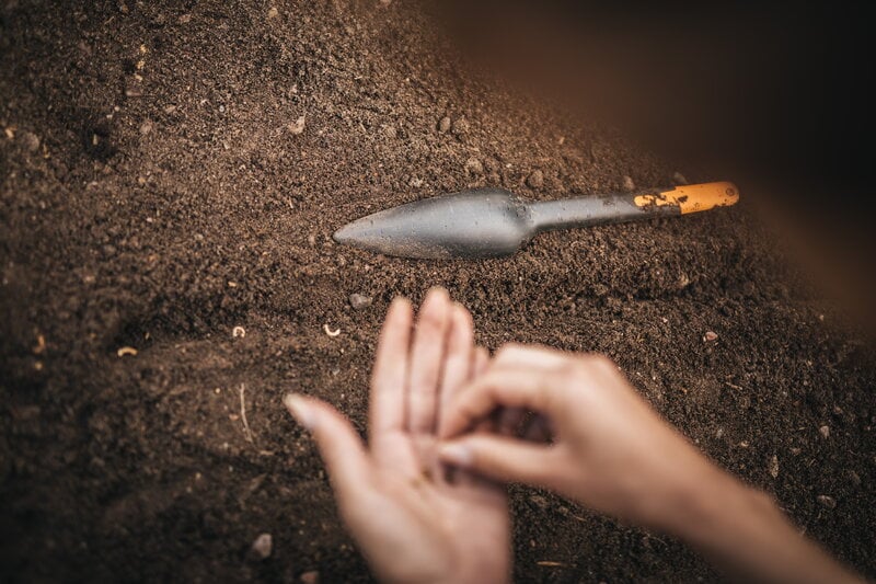 Fiskars Solid seed planting trowel, view 5