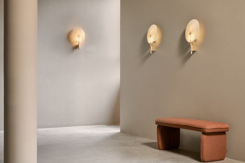 Gejst Liris wall lamp, brass, view 2