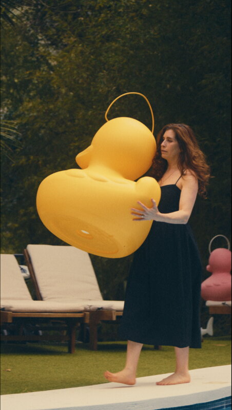 Goodnight Light The Duck Duck lamp, mega, yellow, decoration image