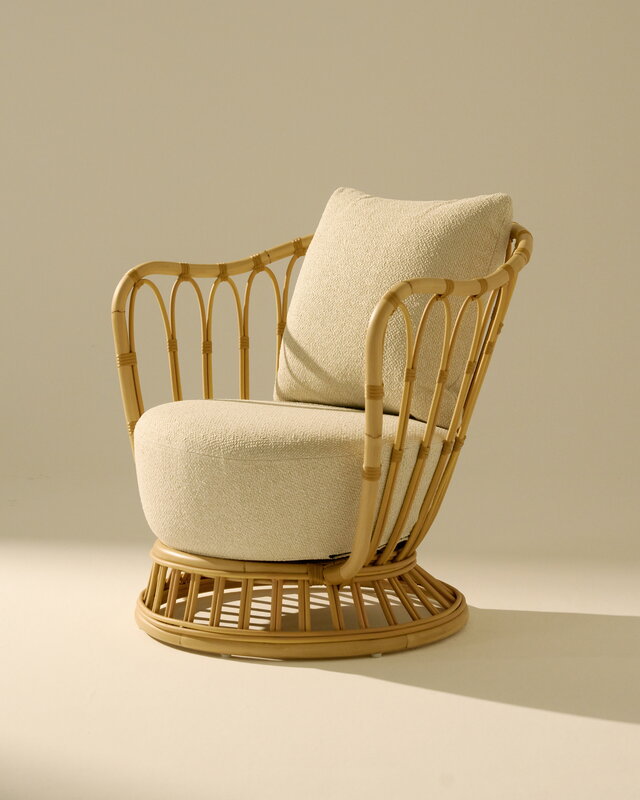 GUBI Grace Outdoor Loungesessel, natur - Plutarco 221, dekorationsbild