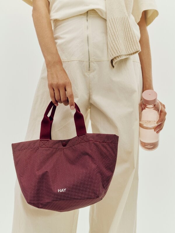 HAY Grid Everyday bag, mini, burdeos, imagen de decoración