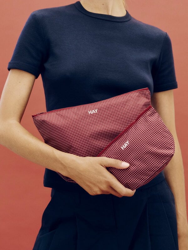 HAY Grid pouch, small, burgundy, decoration image