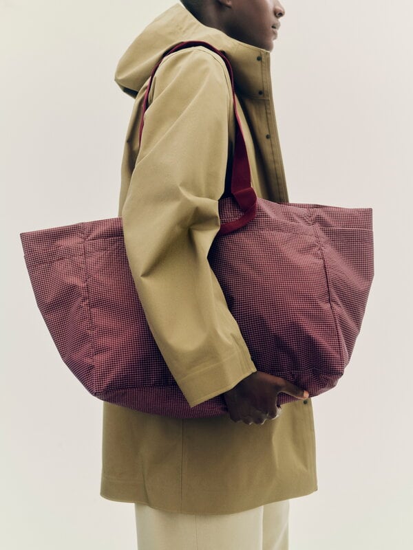 HAY Grid Weekend bag, large, burgundy, decoration image