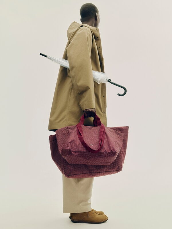 HAY Grid Weekend bag, medium, burgundy, decoration image
