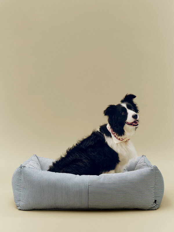 HAY Dogs Bett, L, Streifen, wei - blau | Finnish Design Shop