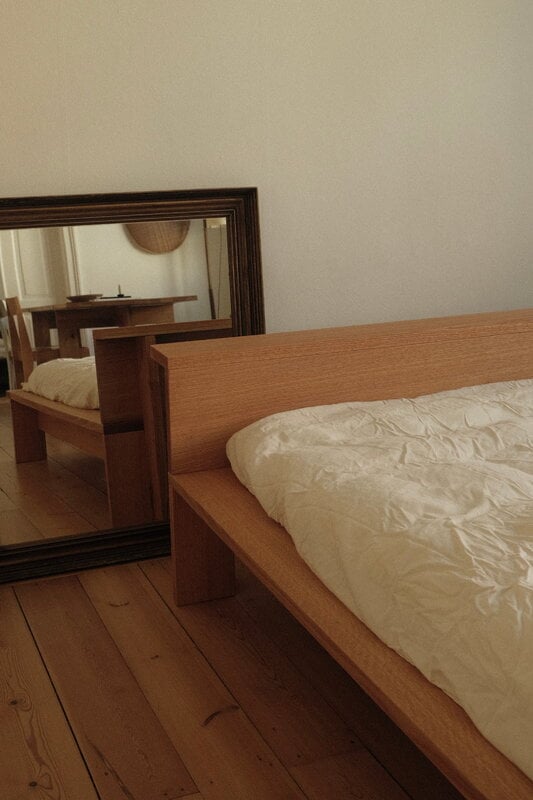 RYE Hem bed frame, oiled red oak, decoration image
