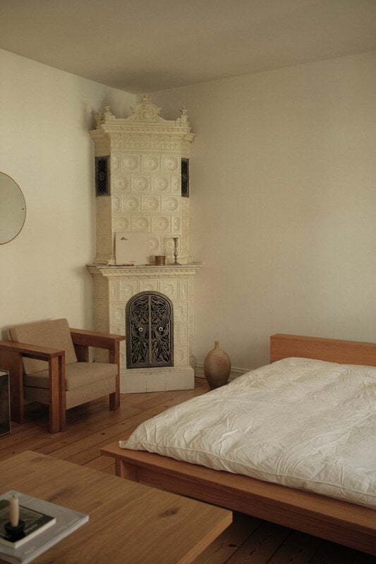 RYE Hem bed frame, oiled red oak, decoration image