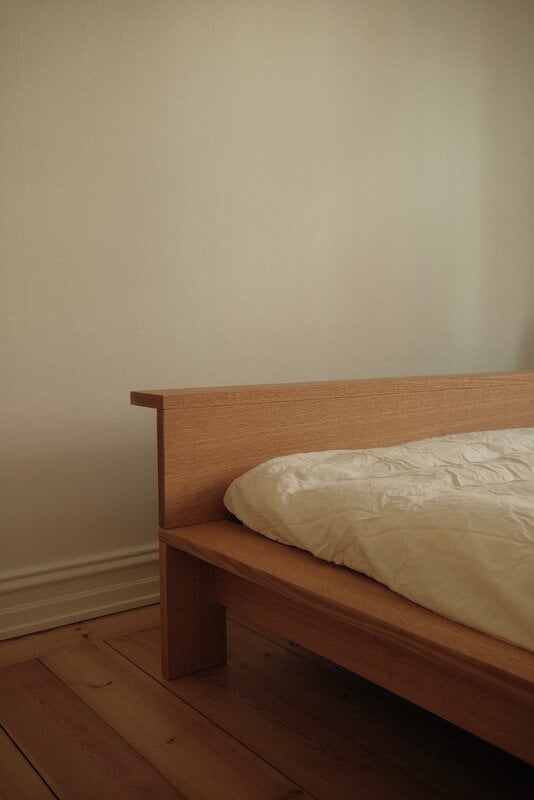 RYE Hem bed frame, oiled red oak, decoration image