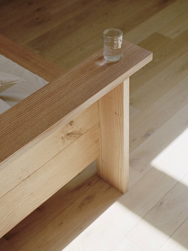 RYE Hem bed frame, oiled red oak, decoration image