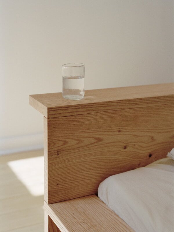 RYE Hem bed frame, oiled red oak, decoration image