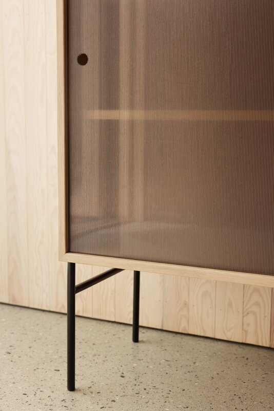 Northern Hifive glass cabinet, 100 cm, high, light oiled oak, view 2