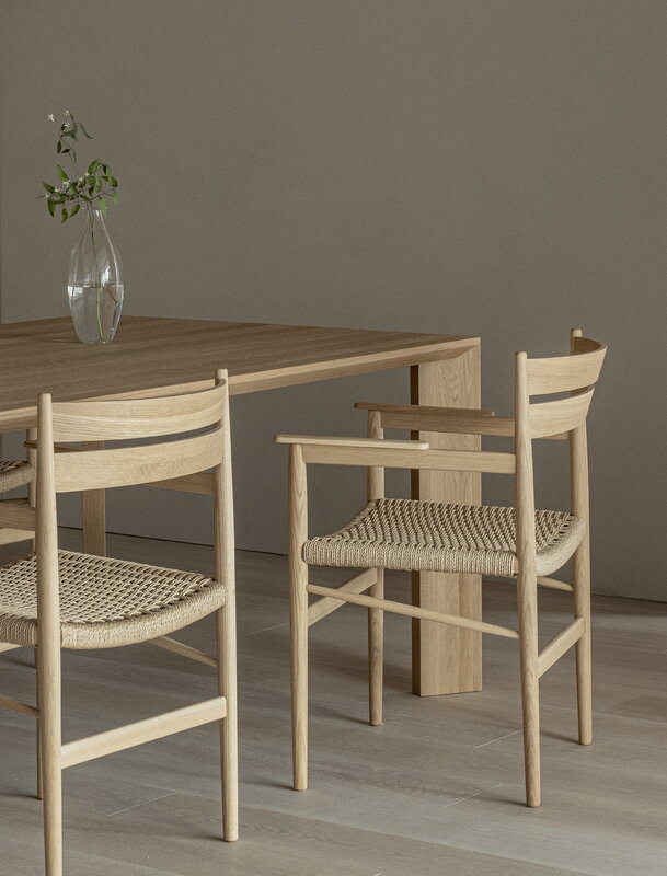 Karimoku Case N-DC04 dining armchair, lacquered oak - natural