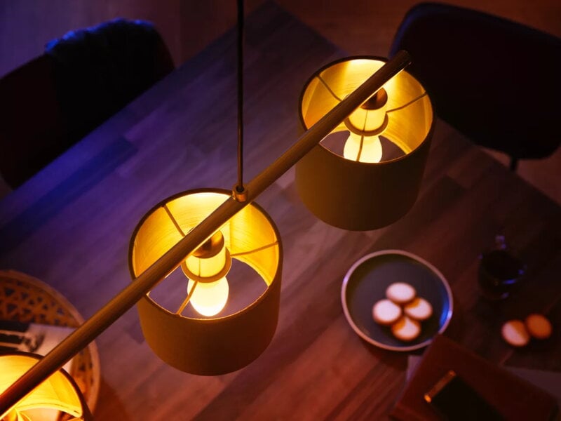 Philips Hue White Ambience lampadina intelligente 5,2W E14 470lm 2200-6500K, immagine decorativa
