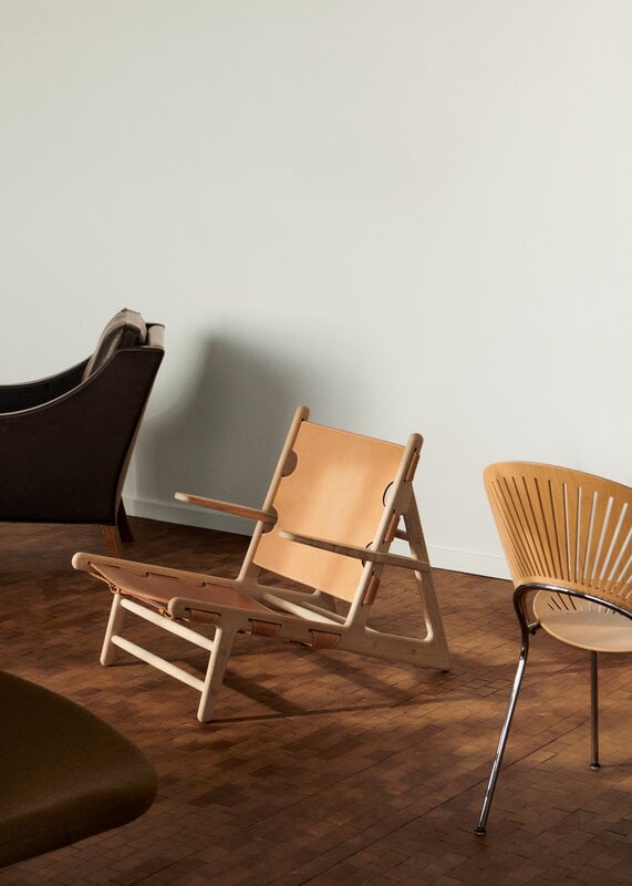Fredericia The Hunting Chair, soaped oak- natural leather, decoration image
