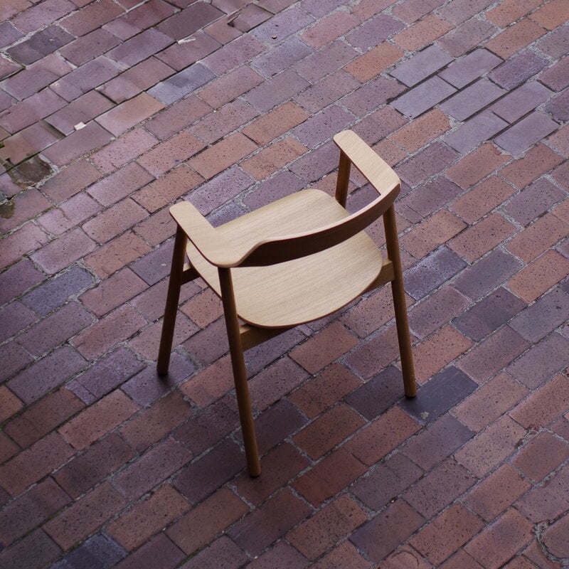 TAKT T24 Bow chair, oak, decoration image