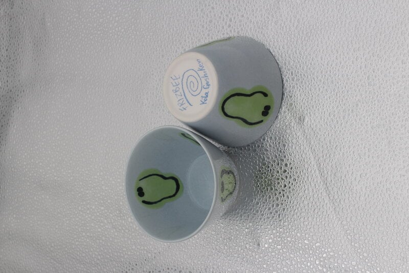 Frizbee Ceramics Super cup, Kawaii, 75 ml, KOTA hellblaugrau, dekorationsbild