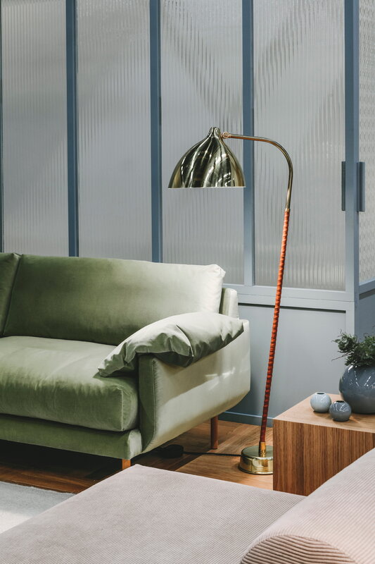 Innolux Lisa Stehlampe, Messing, dekorationsbild