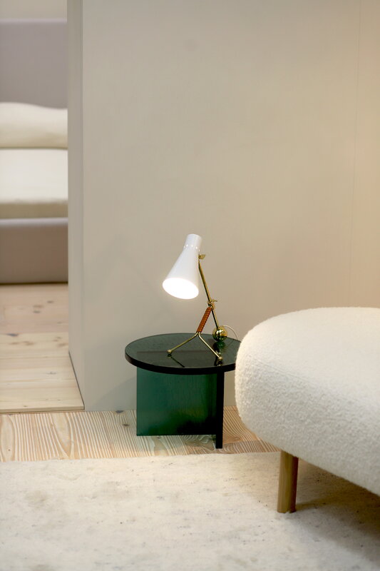 Innolux Tapio table lamp, white - brass, decoration image