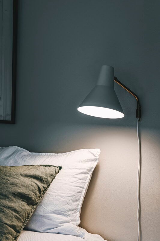 Innolux Carin wall lamp, white - brass, decoration image