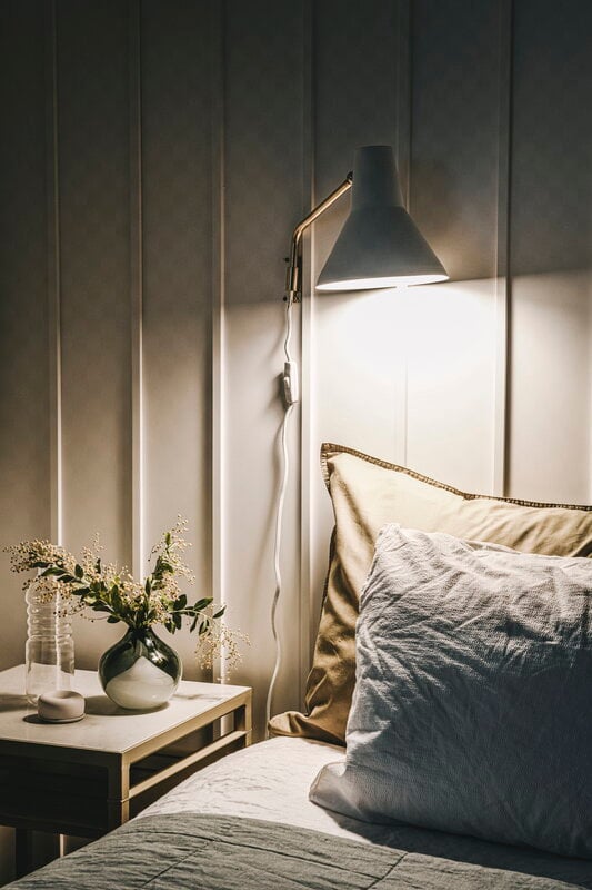 Innolux Carin wall lamp, white - brass, decoration image