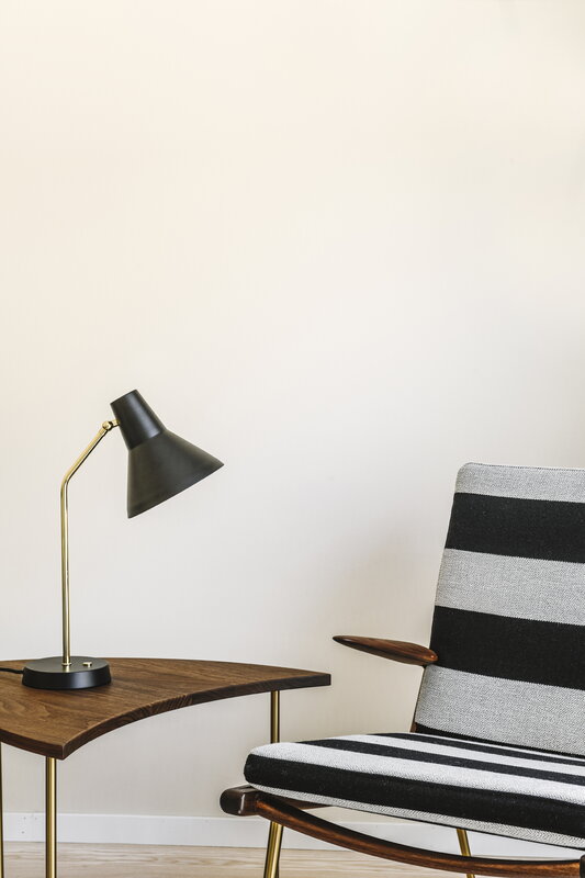 Innolux Carin table lamp, black - brass, decoration image