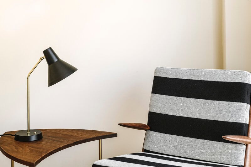 Innolux Carin table lamp, black - brass, decoration image