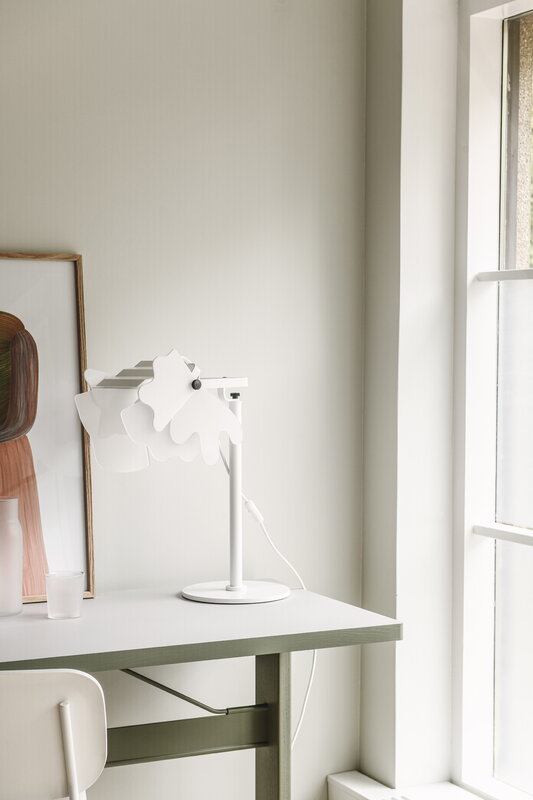 Innolux Perhonen table lamp, white, decoration image