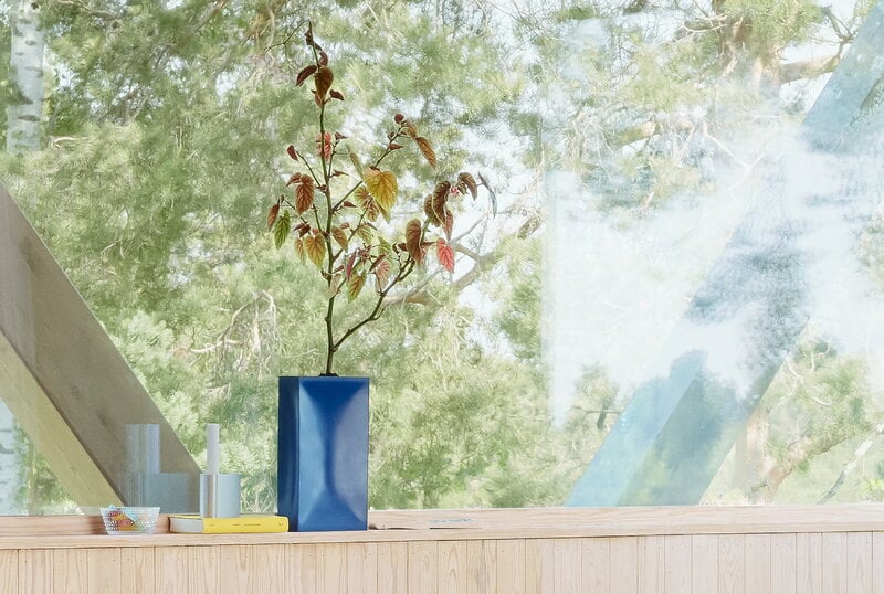 Northern Into vase, dark blue, decoration image