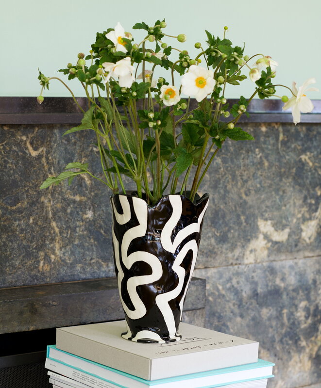 HAY Jessica Hans Shadow vase, black - white | Finnish Design Shop