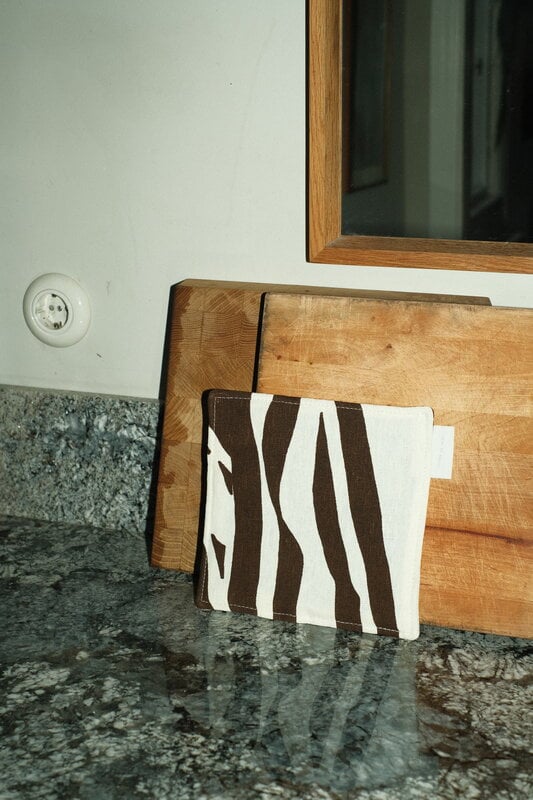 Saana ja Olli In My Own Time pot holder, off-white - dark brown, decoration image