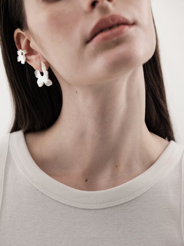 Kalevala Koru Unikko earcuff, silver, decoration image