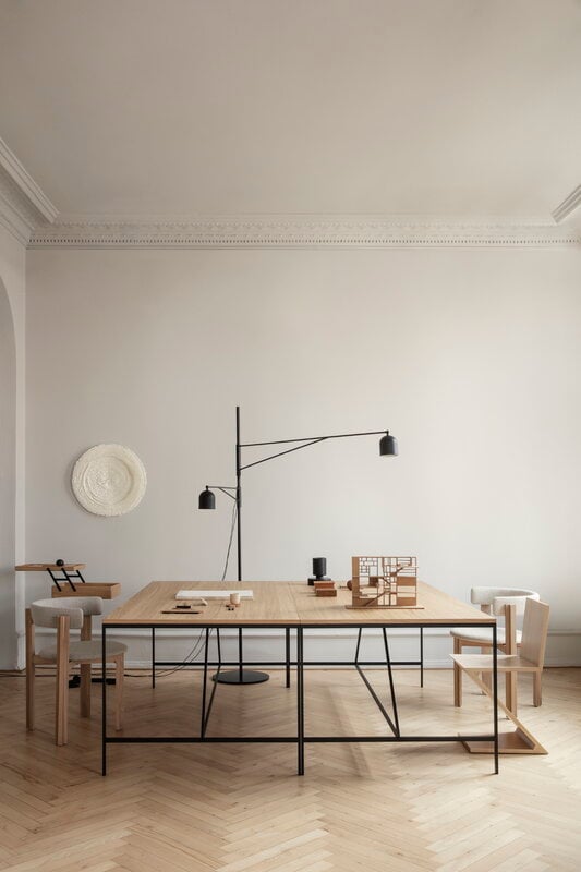 Cassina Awkward Light floor lamp, black, decoration image