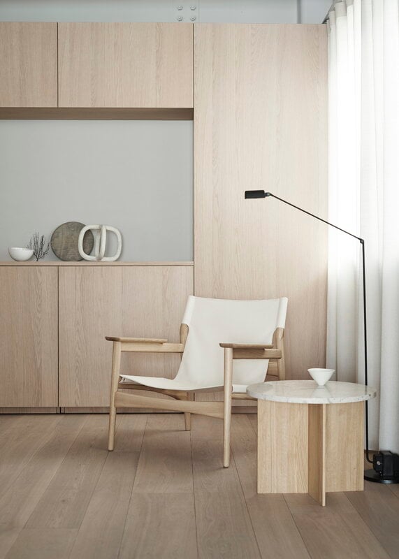 Karimoku Case N-LC02 sillón, roble lacado - lona natural, imagen de decoración