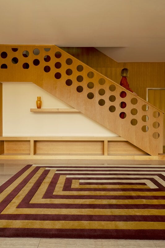 LAYERED Teklan Labyrinth rug, mulberry sand, decoration image