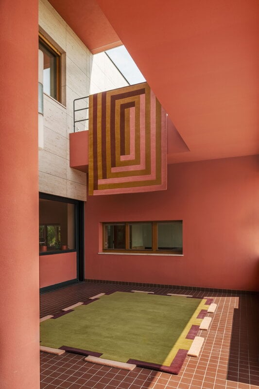 LAYERED Teklan Labyrinth rug, coral pink, decoration image