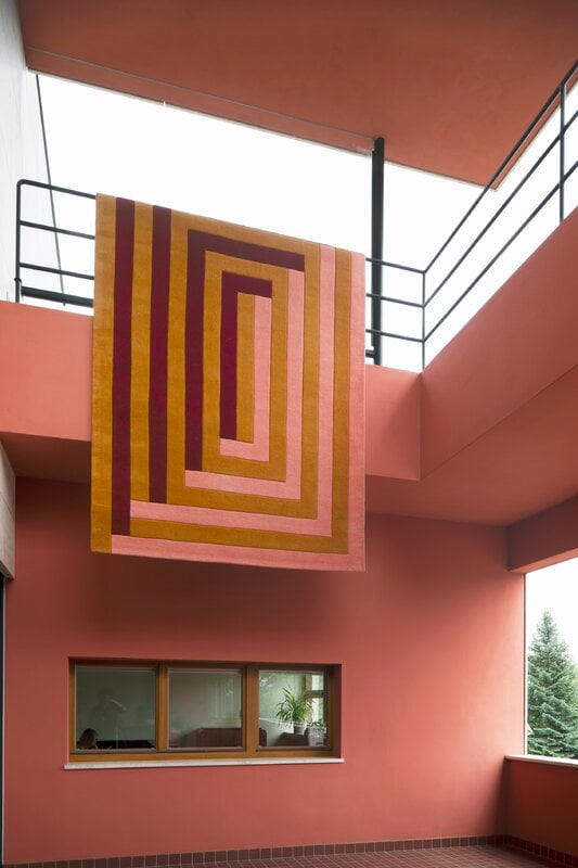 LAYERED Teklan Labyrinth rug, coral pink, decoration image