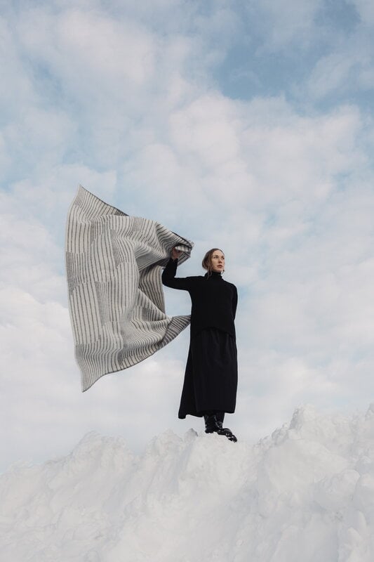 Lapuan Kankurit Aurora blanket, 130 x 180 cm, grey - white, decoration image